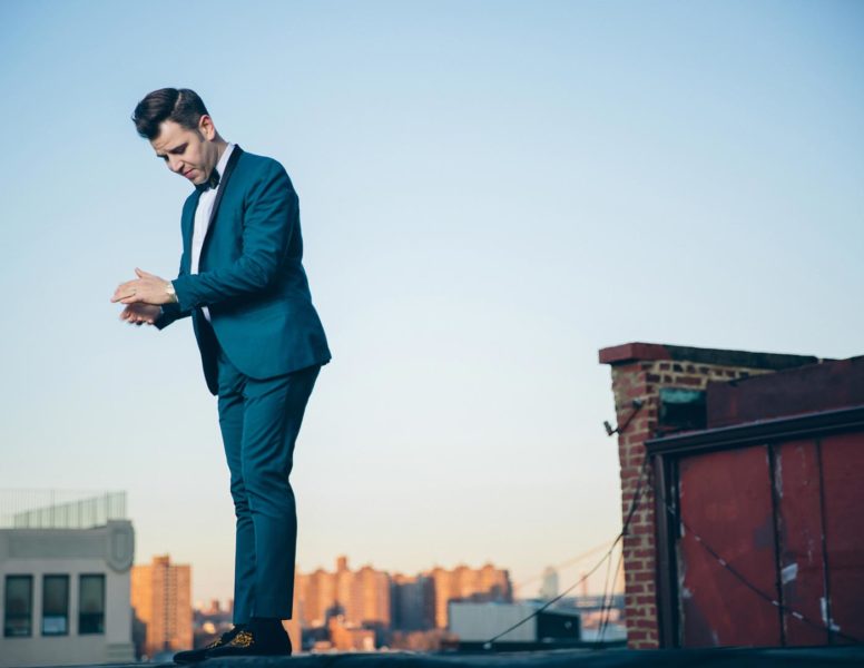 Eli Paperboy Reed rinde homenaje a Merle Haggard